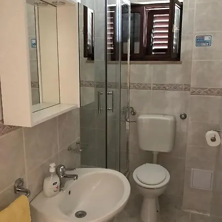 Apartment Ante Vinisce