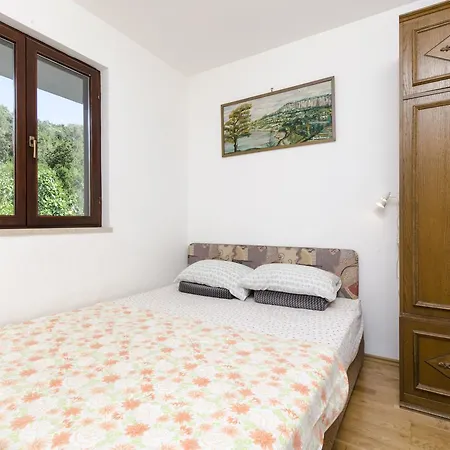 Ante Apartment *